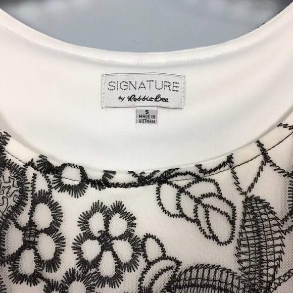 SIGNATURE by Robbie Bee Intricate Embroidered Floral A-Line Dress Women’s Size S - Picture 2 of 8